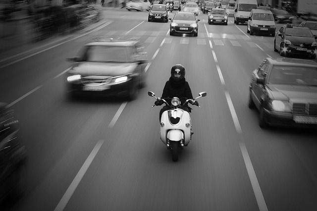 ¿Cómo deben transitar las motocicletas? , accidentes de transito, abogado en cali